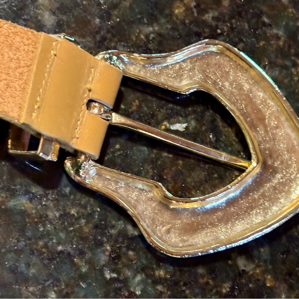 ⭐️VINTAGE Caramel Colored Leather Belt w/Large Gold-Tone Buckle & End Tip XS⭐️ - Picture 3 of 11